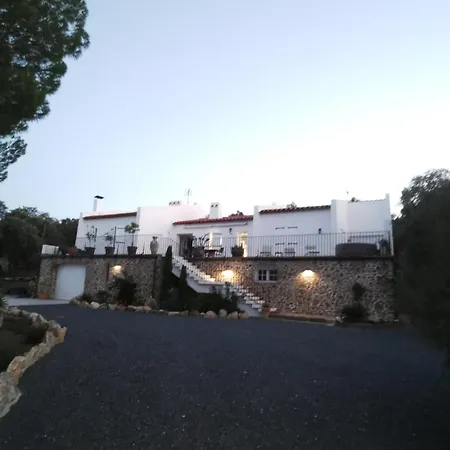 Dependance Dans Mas Traditionnel Avec Piscine *
