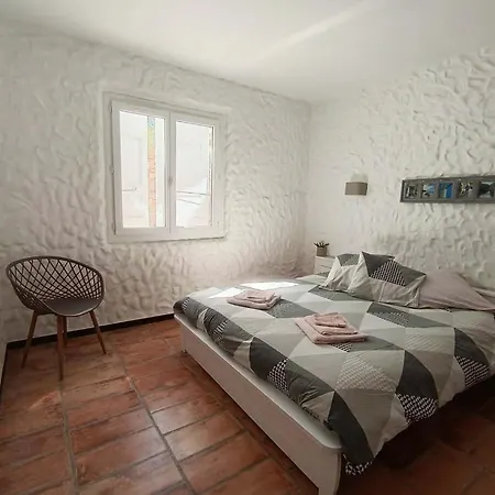Dependance Dans Mas Traditionnel Avec Piscine Apartment *